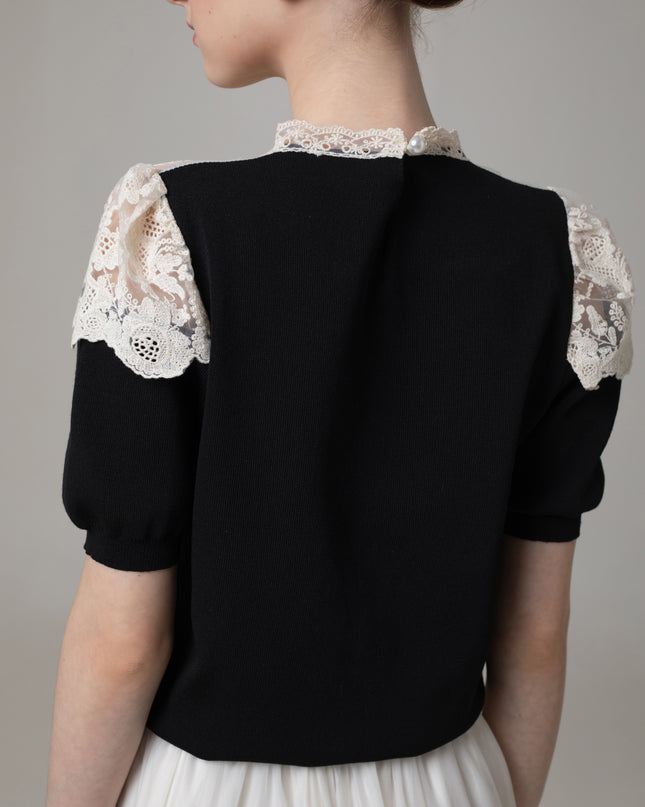 Блузка с кружевной отделкой